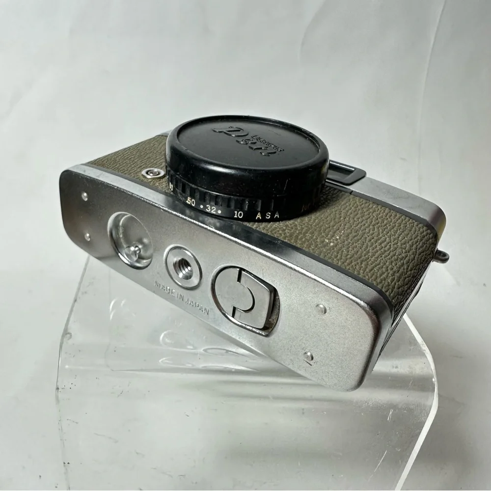 Vintage Olympus Pen-ee Camera 35mm Point + Shoot 1961 1962 Analog Half Frame